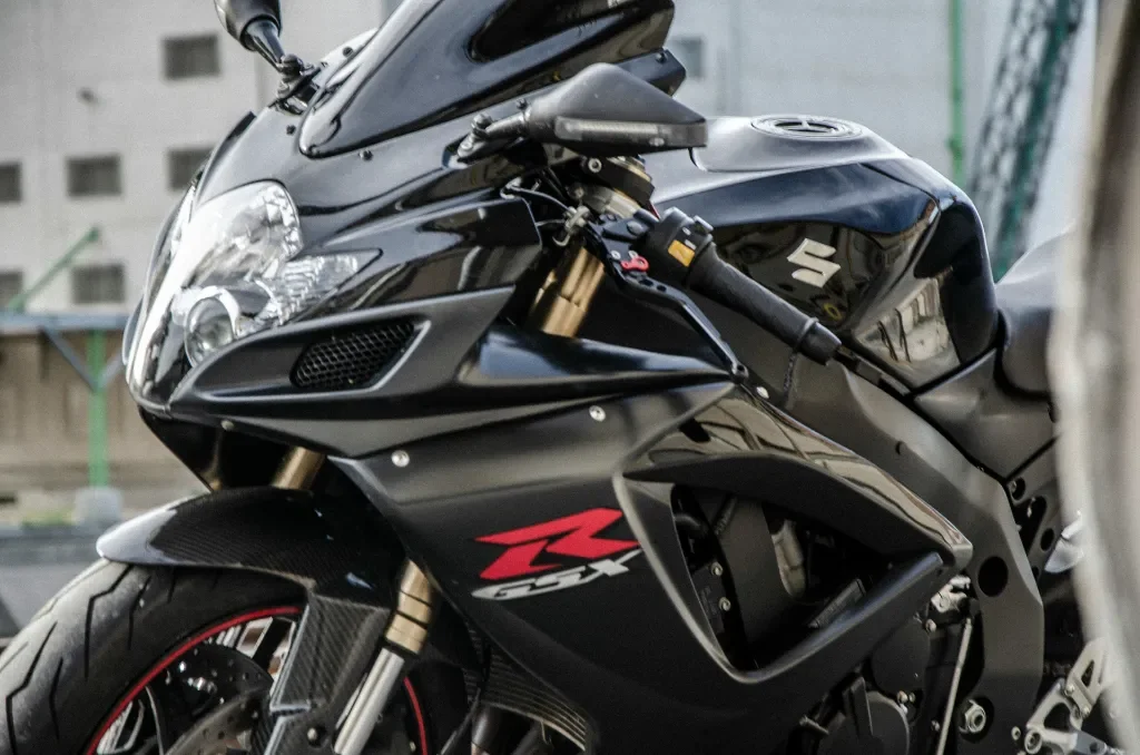 Motogar Polska prezentuje części Suzuki, wsparcie dla motocykli używanych w mieście, trasie i turystyce
